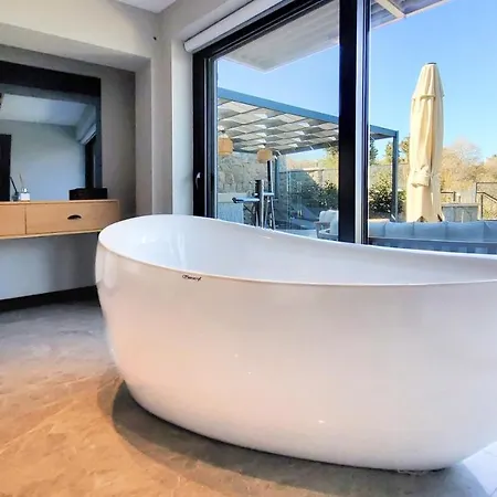 Villa çimentepe Deluxe 2 - With Jacuzzi In Yalikavak