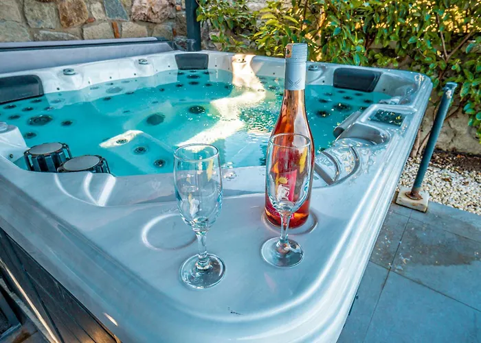 Cimentepe Deluxe 2 - With Jacuzzi In Yalikavak Vilă